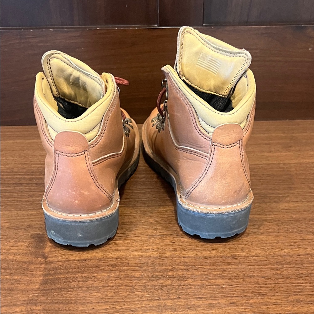 Danner Mountain Pass size 7 - Picture 3 of 8